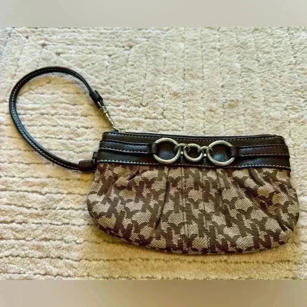 New York and company clutch